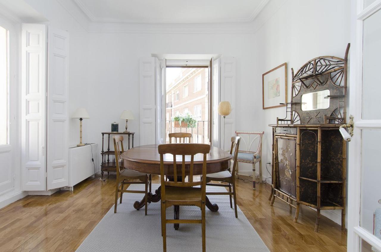 Apartamento Paseo Del Prado II En Madrid Exterior foto